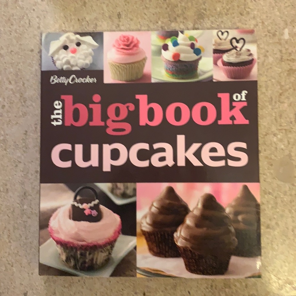 Betty Crocker The Big Book of Cupcakes Cookbook